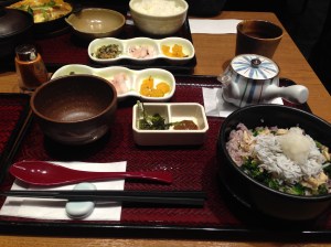 liat komposisi piring makanan dll