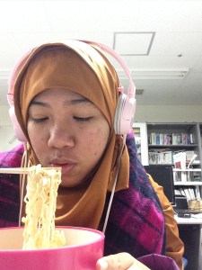 aktifitasku ini mendidiku untuk menjadi mahasiswa kosan yang sebenarnya, terimakasih kepada penemu mi instan